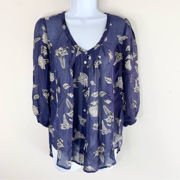 Aritzia Babaton Floral Blouse 3/4 length sleeve top buttons Purple Size Medium - Picture 4 of 16